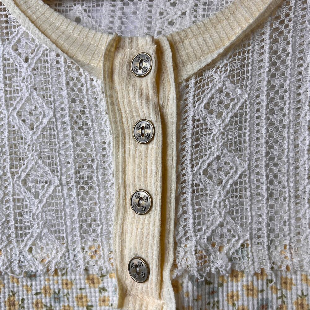 POL Top Womens Size Medium Yellow Number Floral Embroidered Button Lace Detail - Picture 7 of 16
